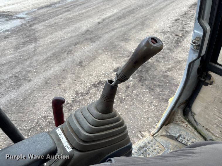 image for item FC1986 1998 John Deere 200LC long reach excavator