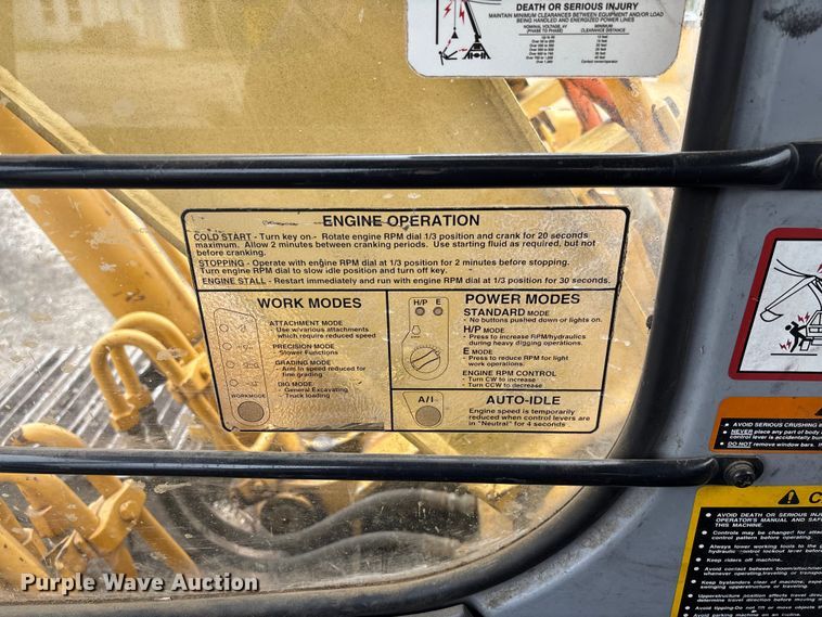 image for item FC1986 1998 John Deere 200LC long reach excavator