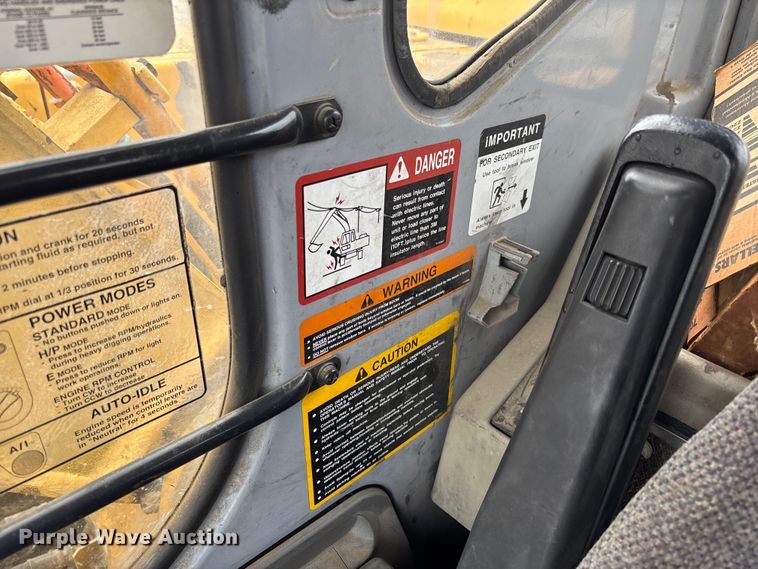 image for item FC1986 1998 John Deere 200LC long reach excavator