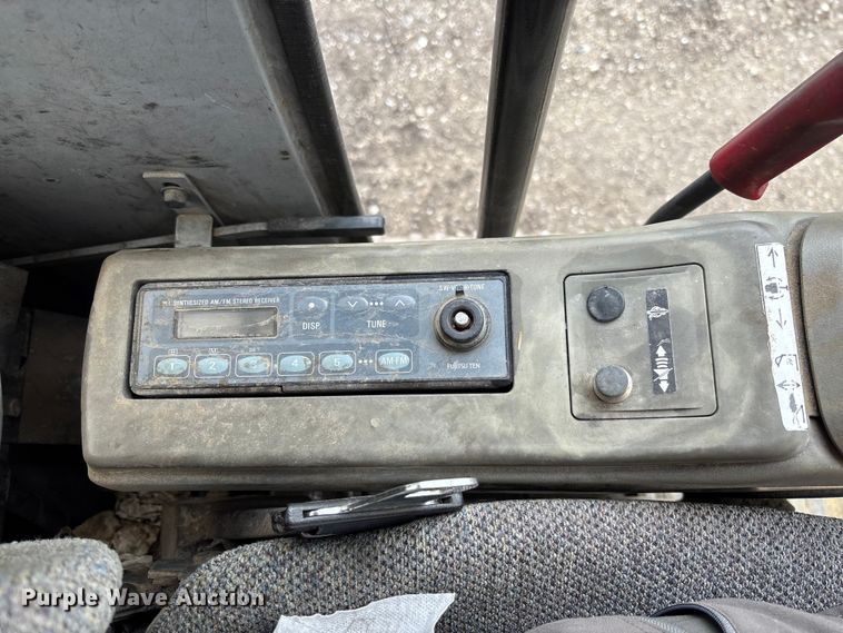 image for item FC1986 1998 John Deere 200LC long reach excavator
