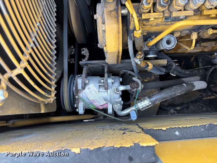 image for item FC1986 1998 John Deere 200LC long reach excavator