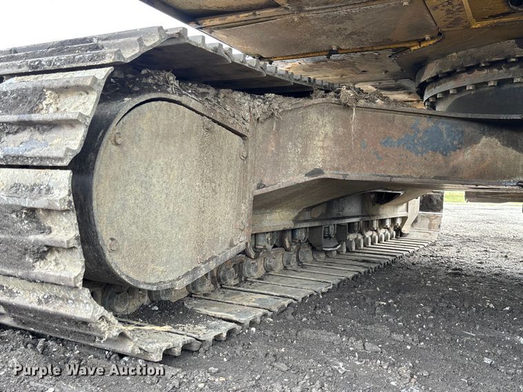 image for item FC1986 1998 John Deere 200LC long reach excavator