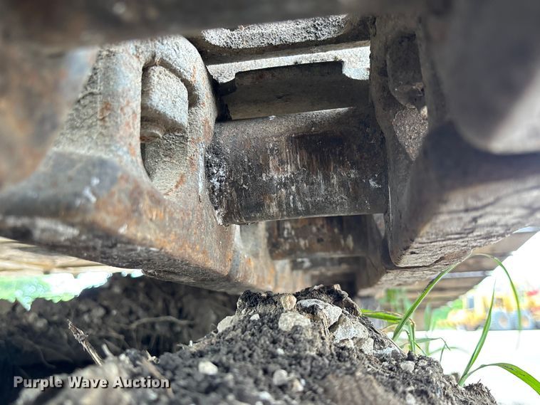 image for item FC1986 1998 John Deere 200LC long reach excavator
