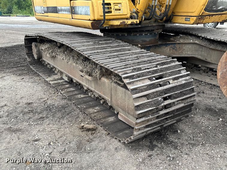 image for item FC1986 1998 John Deere 200LC long reach excavator