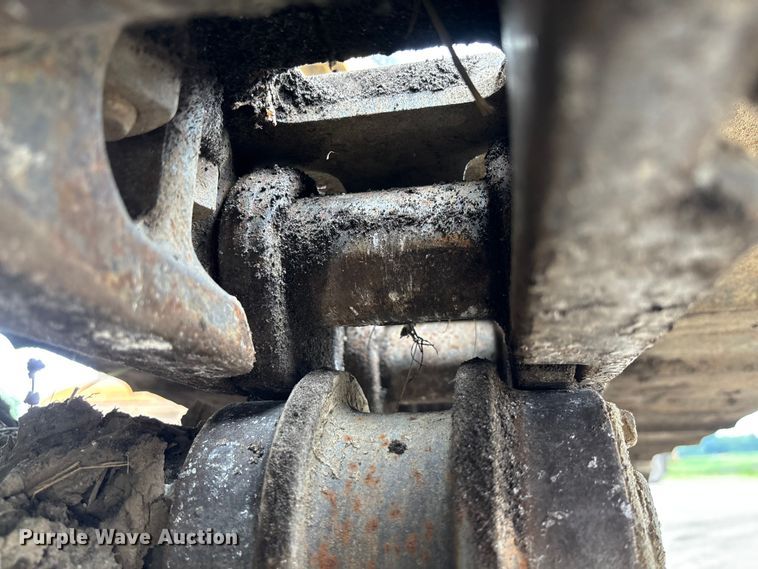 image for item FC1986 1998 John Deere 200LC long reach excavator