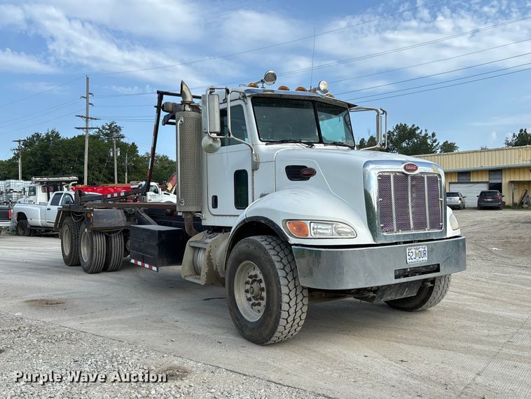 image for item FC1990 2006 Peterbilt 335 rollback truck