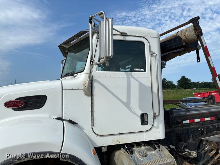 image for item FC1990 2006 Peterbilt 335 rollback truck