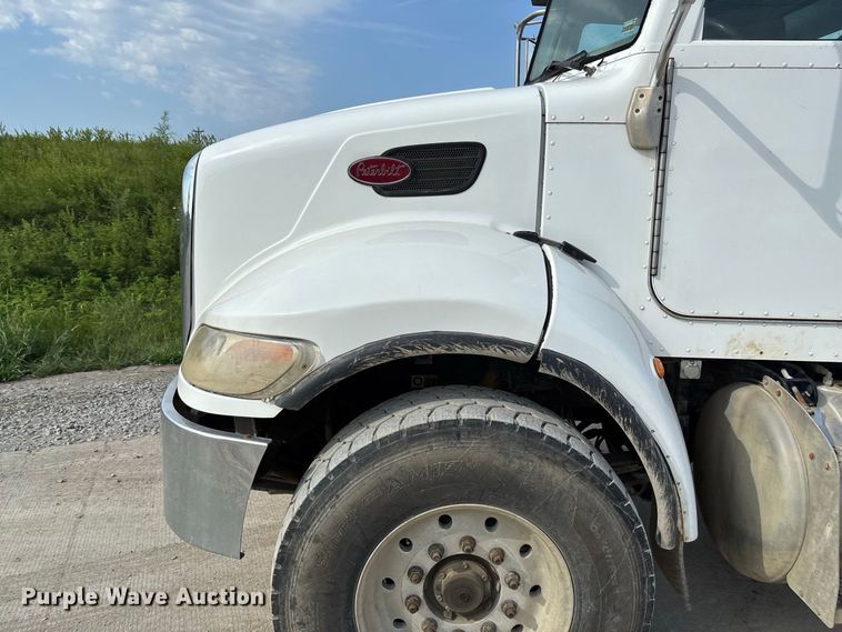 image for item FC1990 2006 Peterbilt 335 rollback truck