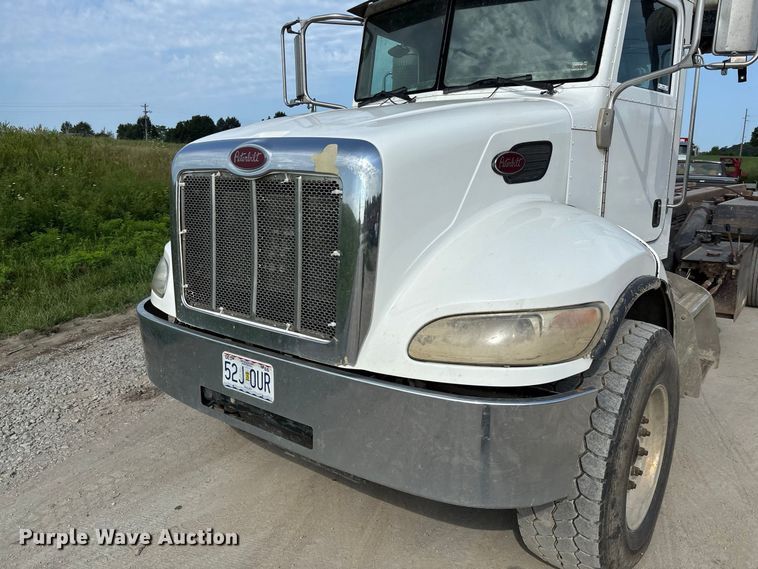 image for item FC1990 2006 Peterbilt 335 rollback truck