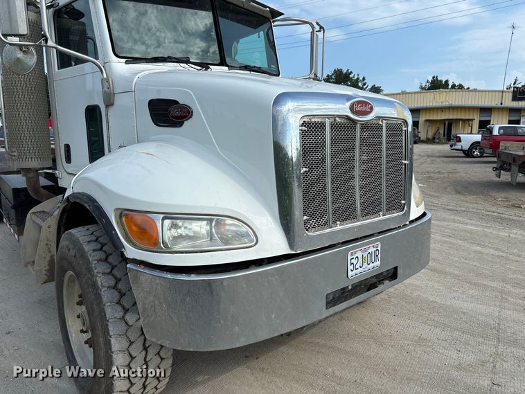 image for item FC1990 2006 Peterbilt 335 rollback truck