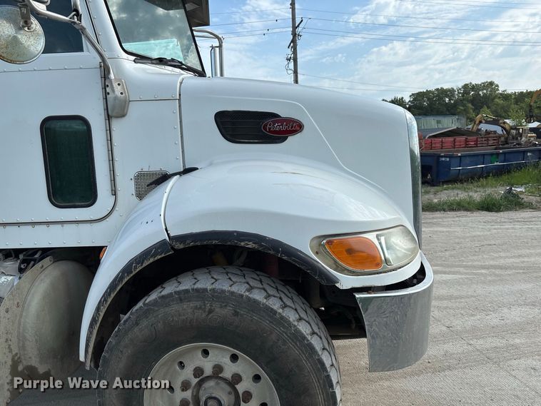 image for item FC1990 2006 Peterbilt 335 rollback truck