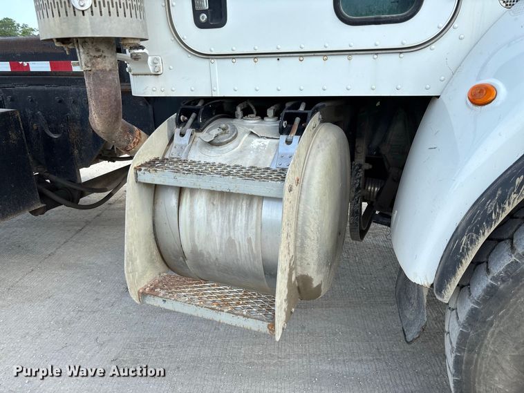 image for item FC1990 2006 Peterbilt 335 rollback truck
