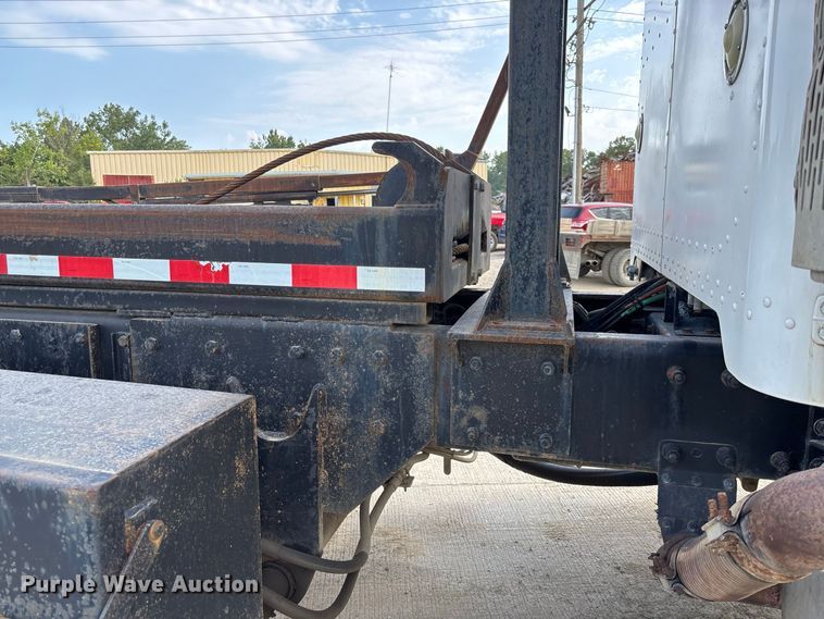 image for item FC1990 2006 Peterbilt 335 rollback truck