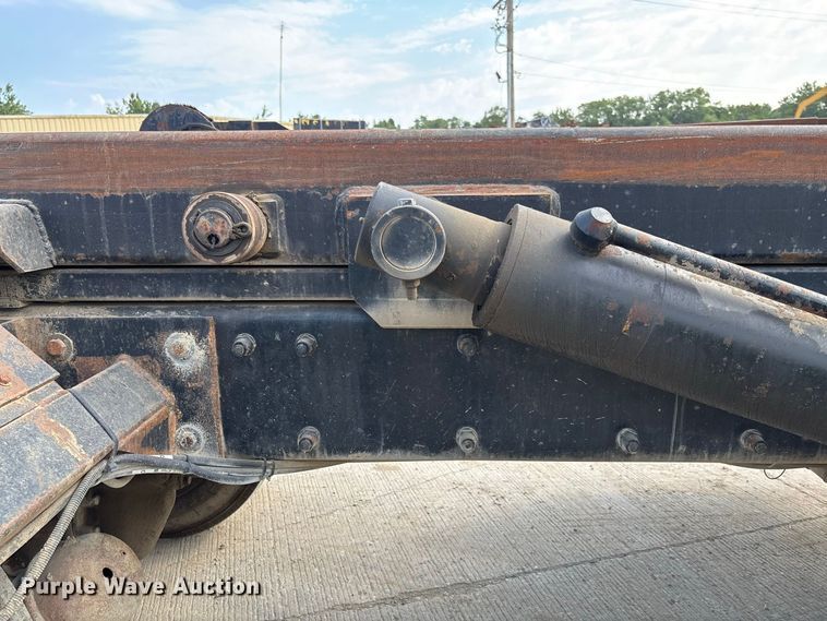 image for item FC1990 2006 Peterbilt 335 rollback truck