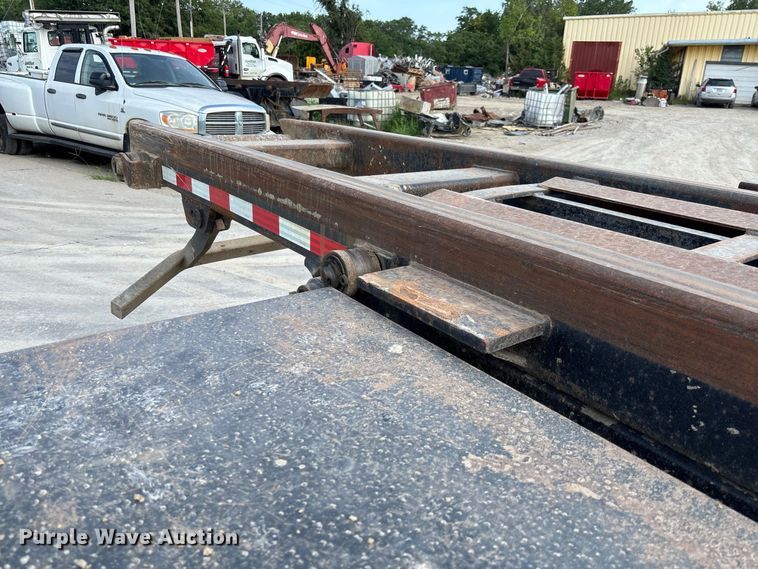 image for item FC1990 2006 Peterbilt 335 rollback truck