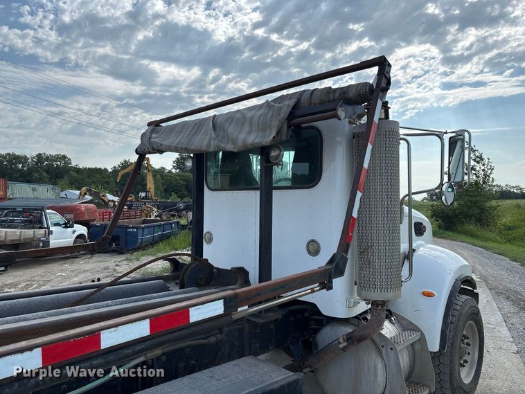 image for item FC1990 2006 Peterbilt 335 rollback truck