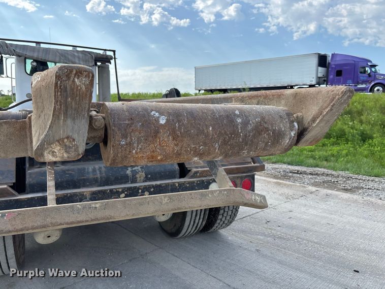 image for item FC1990 2006 Peterbilt 335 rollback truck