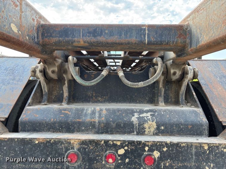 image for item FC1990 2006 Peterbilt 335 rollback truck