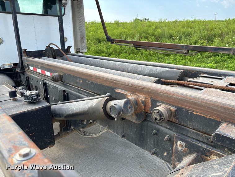 image for item FC1990 2006 Peterbilt 335 rollback truck
