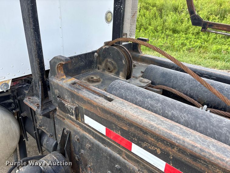 image for item FC1990 2006 Peterbilt 335 rollback truck