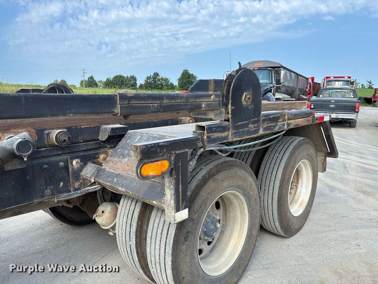 image for item FC1990 2006 Peterbilt 335 rollback truck