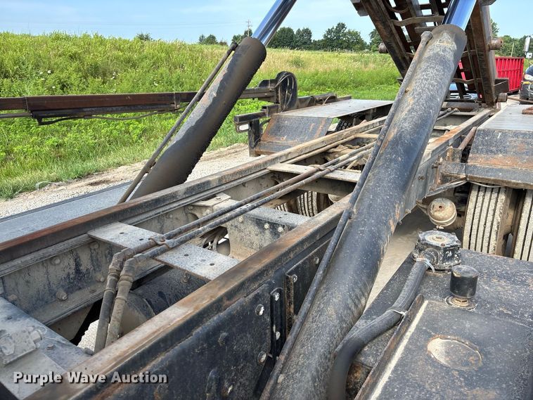 image for item FC1990 2006 Peterbilt 335 rollback truck