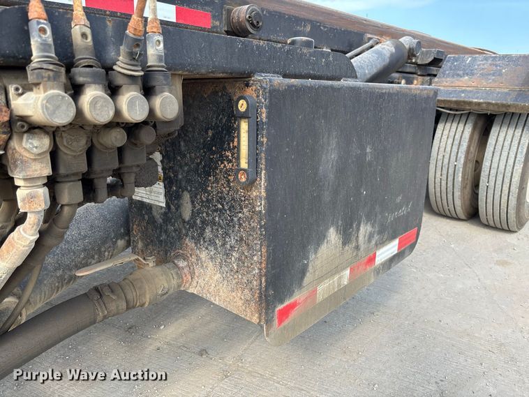 image for item FC1990 2006 Peterbilt 335 rollback truck