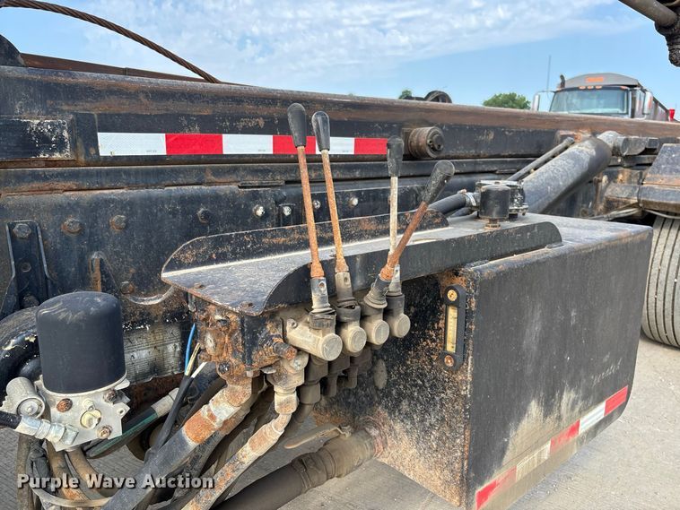 image for item FC1990 2006 Peterbilt 335 rollback truck