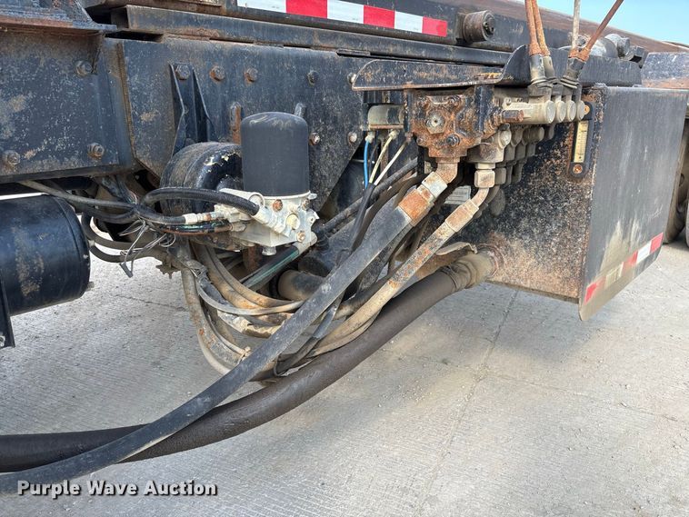image for item FC1990 2006 Peterbilt 335 rollback truck