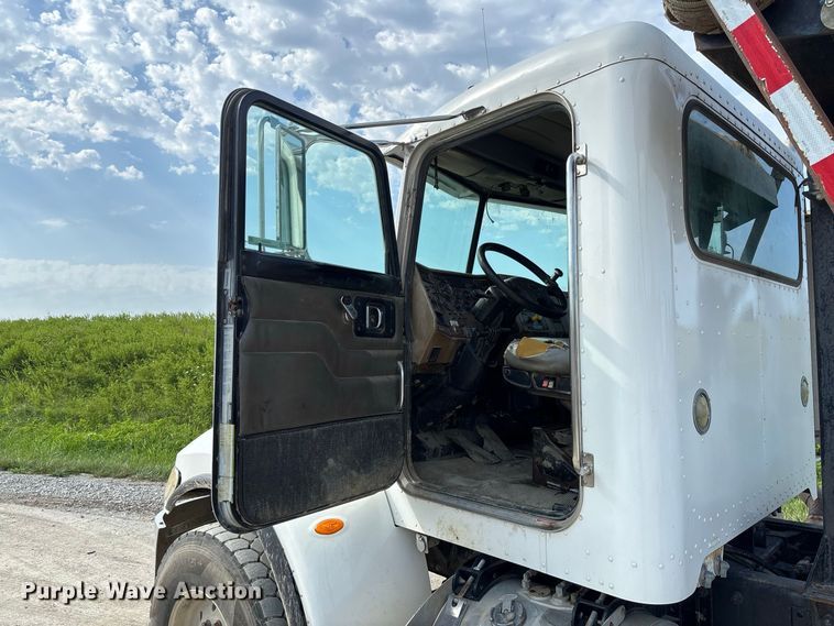 image for item FC1990 2006 Peterbilt 335 rollback truck