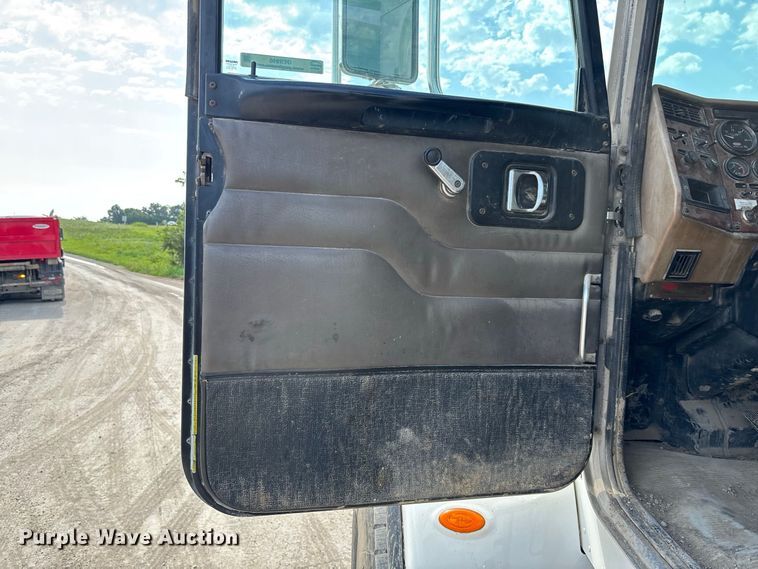 image for item FC1990 2006 Peterbilt 335 rollback truck