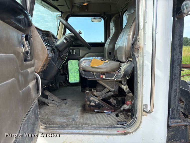 image for item FC1990 2006 Peterbilt 335 rollback truck