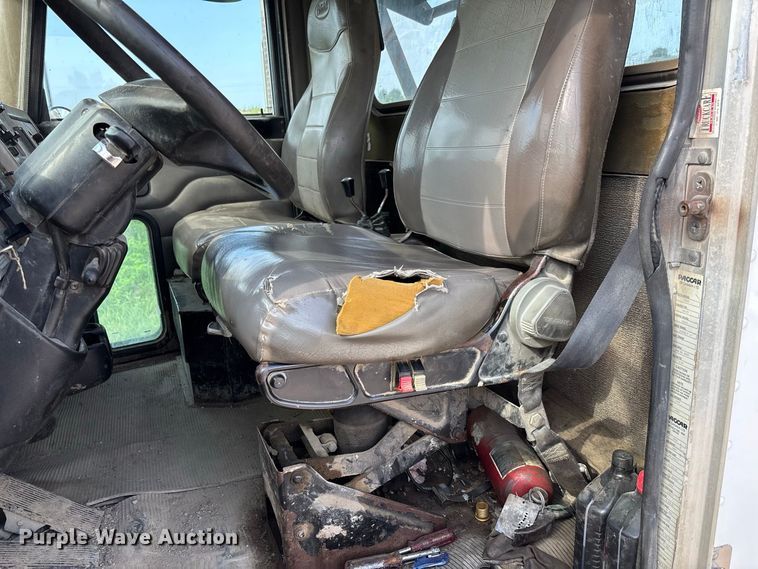 image for item FC1990 2006 Peterbilt 335 rollback truck