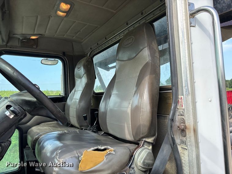 image for item FC1990 2006 Peterbilt 335 rollback truck