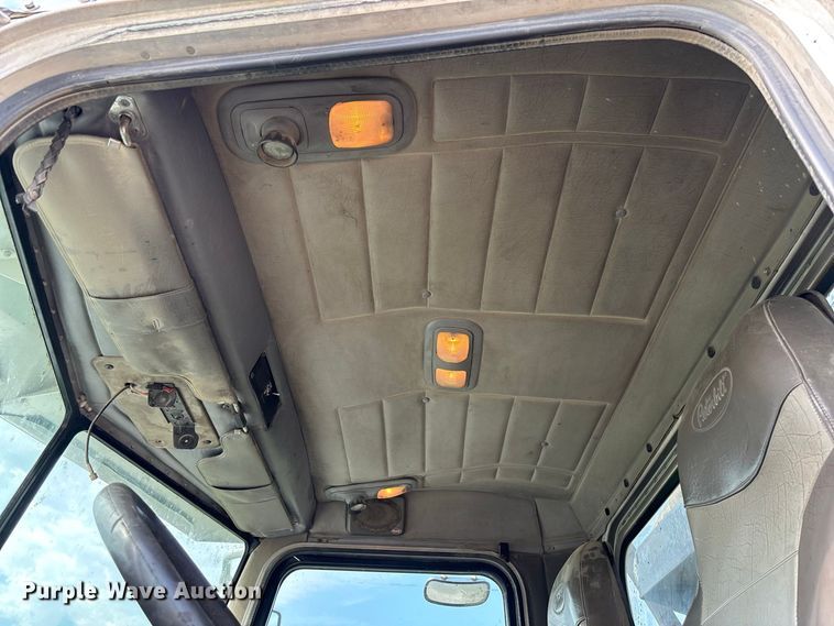 image for item FC1990 2006 Peterbilt 335 rollback truck
