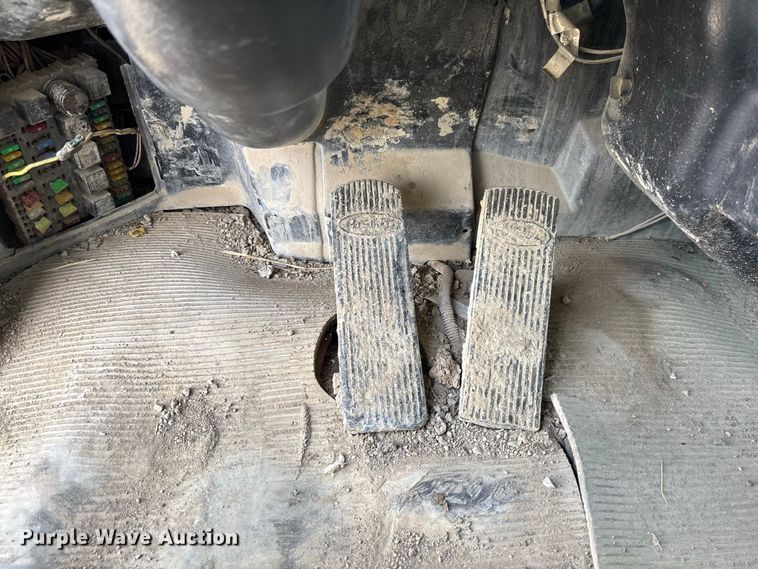 image for item FC1990 2006 Peterbilt 335 rollback truck
