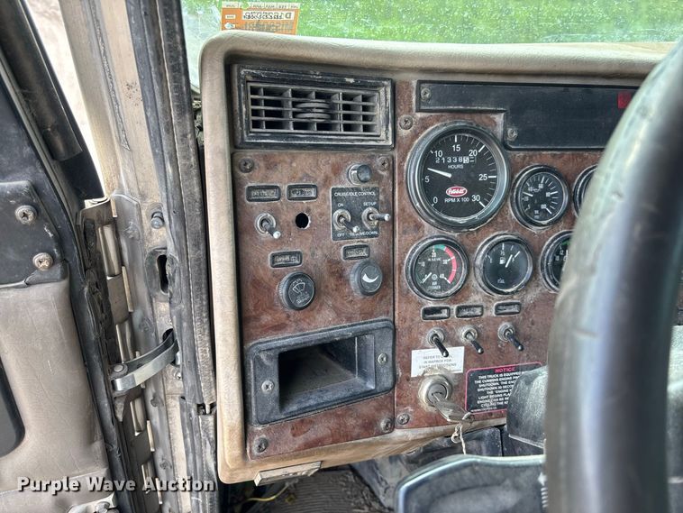 image for item FC1990 2006 Peterbilt 335 rollback truck