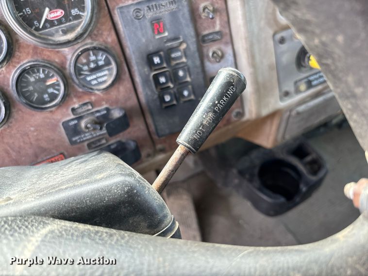 image for item FC1990 2006 Peterbilt 335 rollback truck
