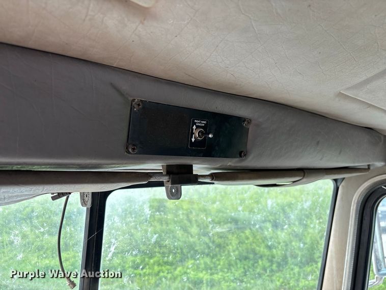 image for item FC1990 2006 Peterbilt 335 rollback truck