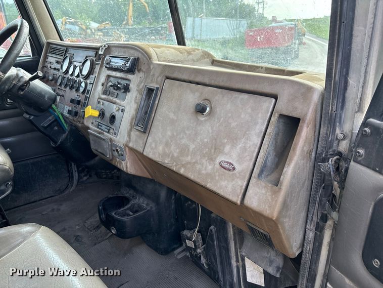 image for item FC1990 2006 Peterbilt 335 rollback truck