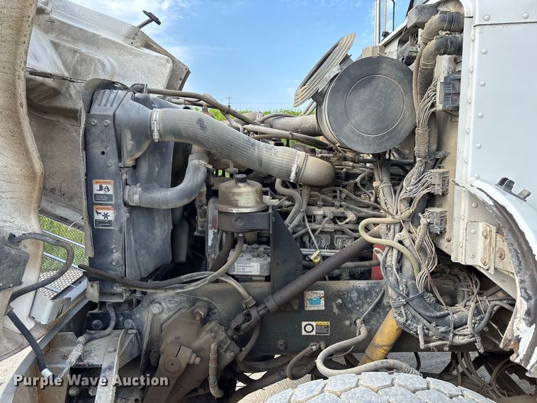 image for item FC1990 2006 Peterbilt 335 rollback truck