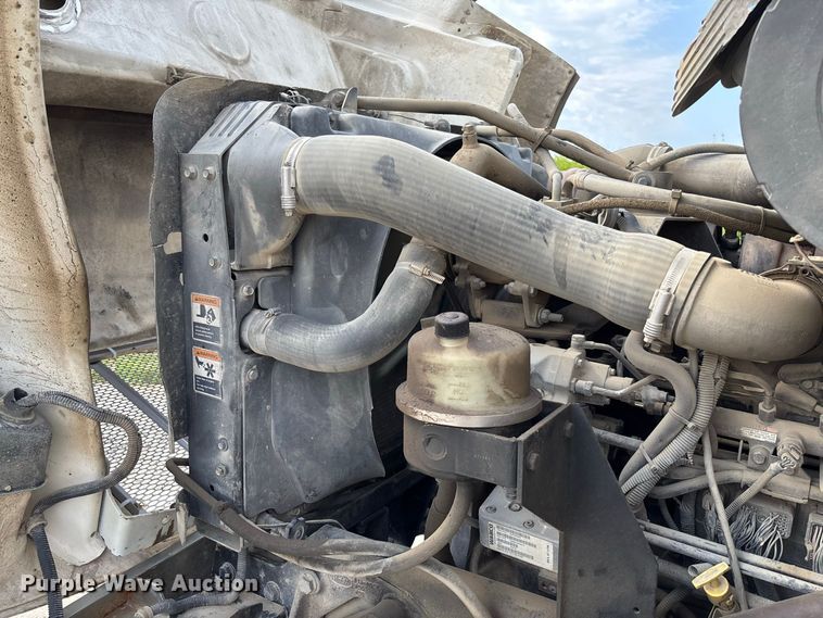 image for item FC1990 2006 Peterbilt 335 rollback truck