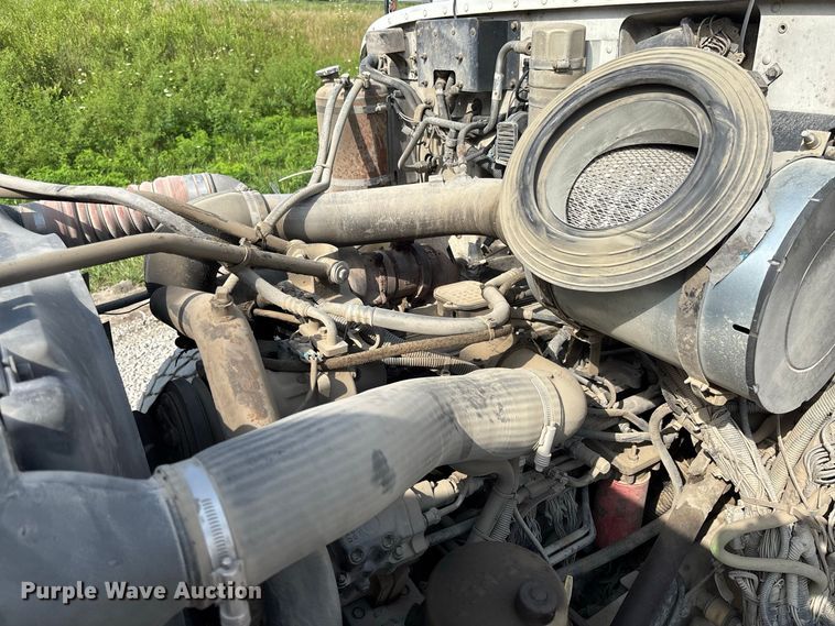 image for item FC1990 2006 Peterbilt 335 rollback truck