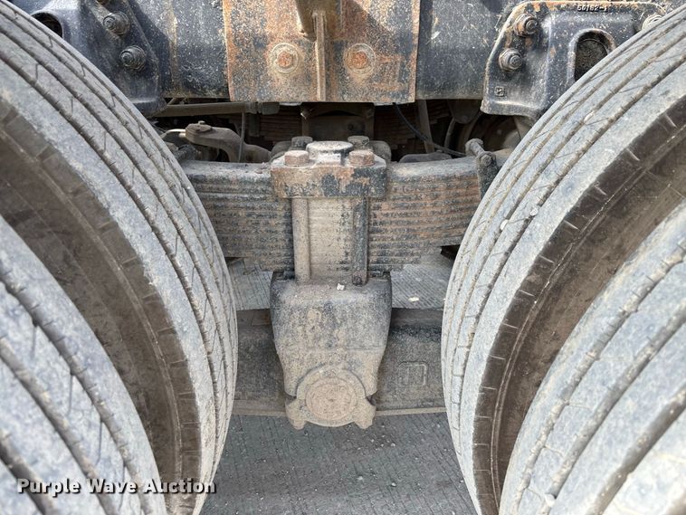 image for item FC1990 2006 Peterbilt 335 rollback truck