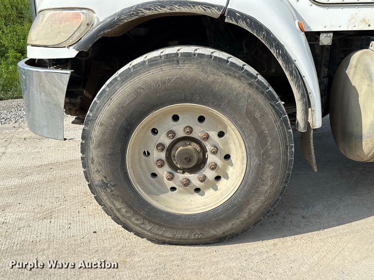 image for item FC1990 2006 Peterbilt 335 rollback truck