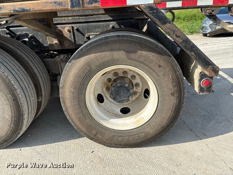 image for item FC1990 2006 Peterbilt 335 rollback truck