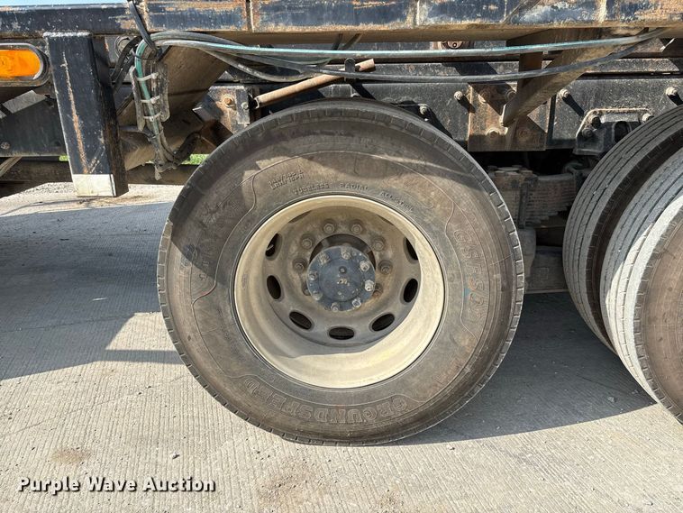 image for item FC1990 2006 Peterbilt 335 rollback truck