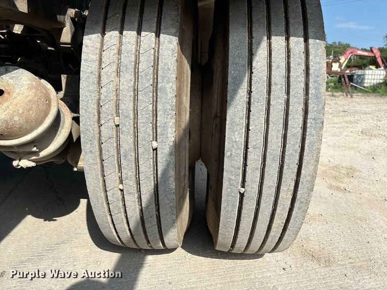 image for item FC1990 2006 Peterbilt 335 rollback truck