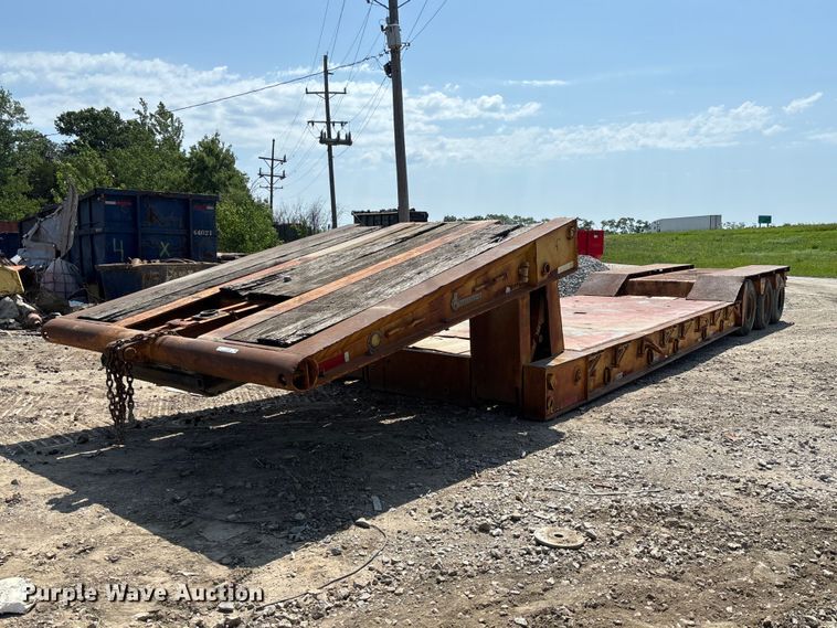 1972 Loadcraft LDD3-40-SFG lowboy equipment trailer