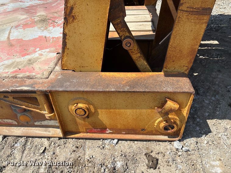 image for item FC1993 1972 Loadcraft LDD3-40-SFG lowboy equipment trailer
